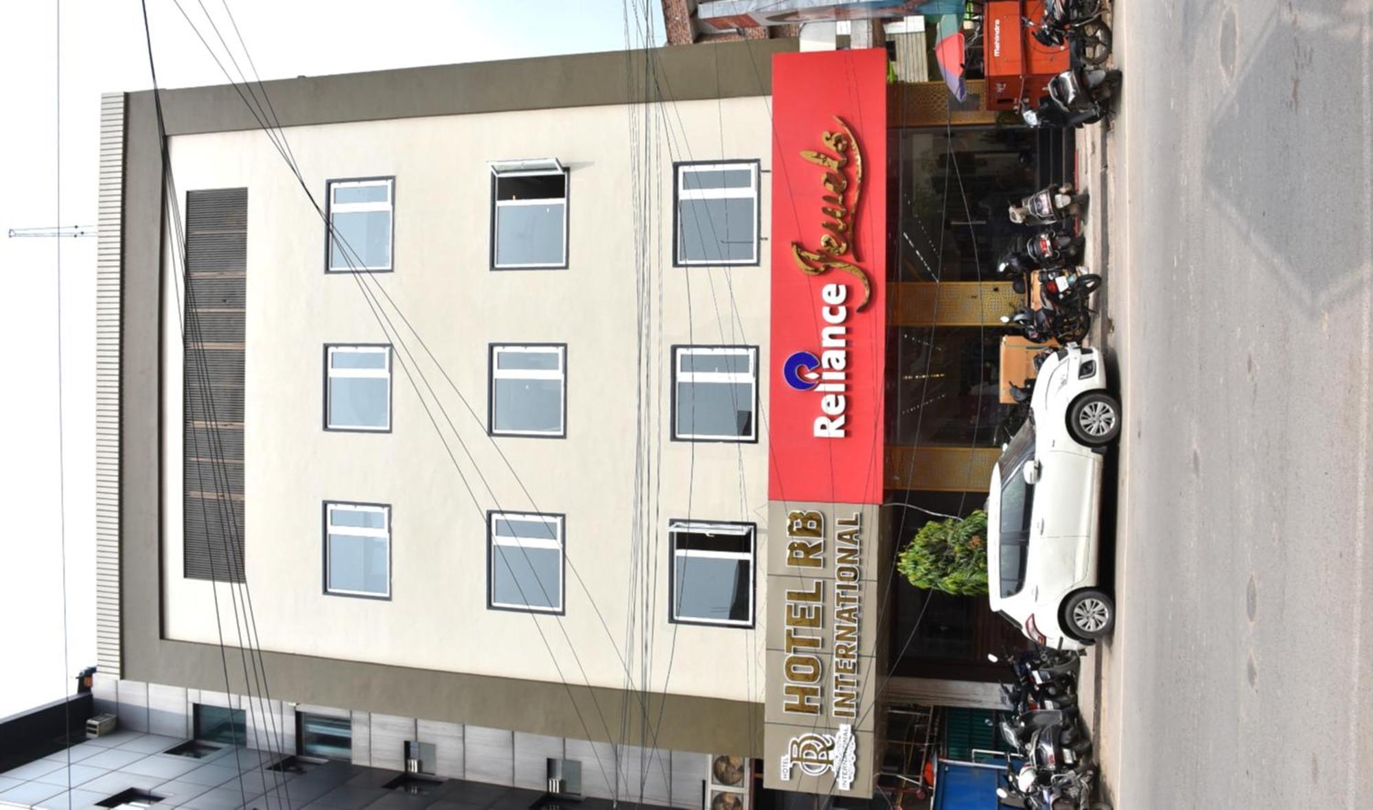 Hotel R B International バラナシ エクステリア 写真
