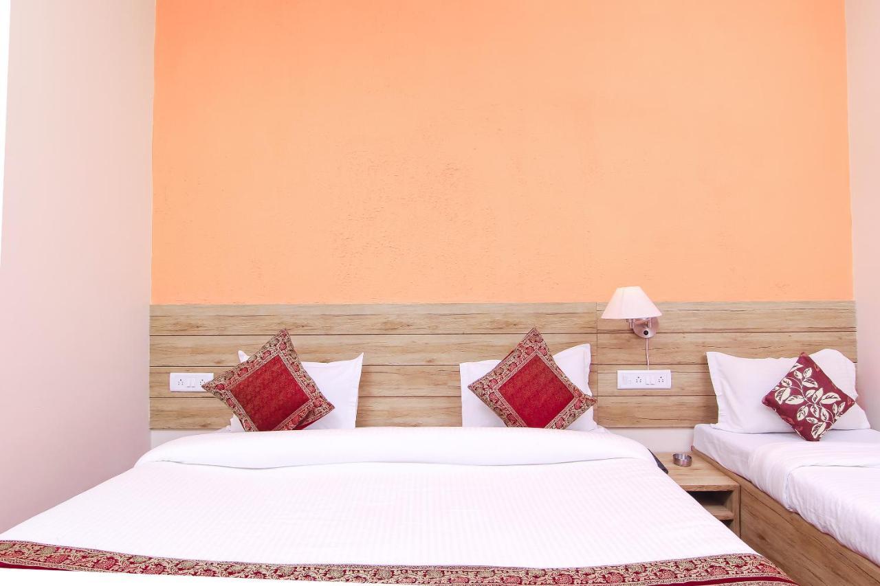 Hotel R B International バラナシ エクステリア 写真