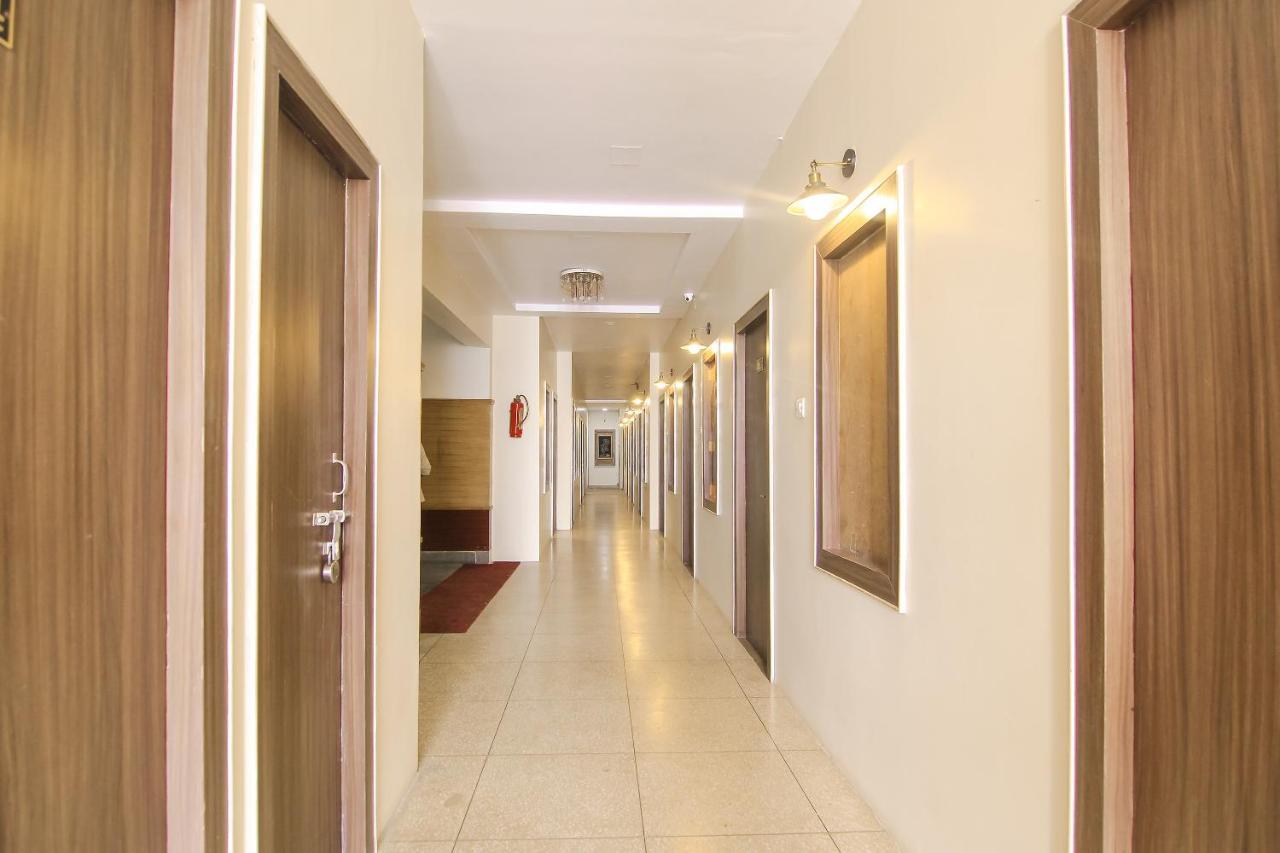 Hotel R B International バラナシ エクステリア 写真